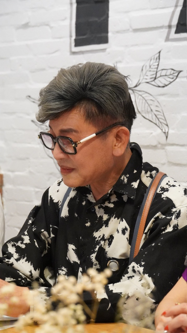 Ở tuổi 64, Thanh Bạch cậy nhờ thẩm mỹ để giữ vẻ ngoài trẻ trung hoạt động nghệ thuật, gặp gỡ khán giả.