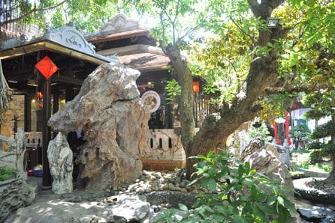 Nhà cổ 650 tỷ của đại gia Đà Nẵng khiến dân chơi “choáng ngợp”: Diện tích bằng resort 5 sao, vật dụng trăm năm tuổi - ảnh 2