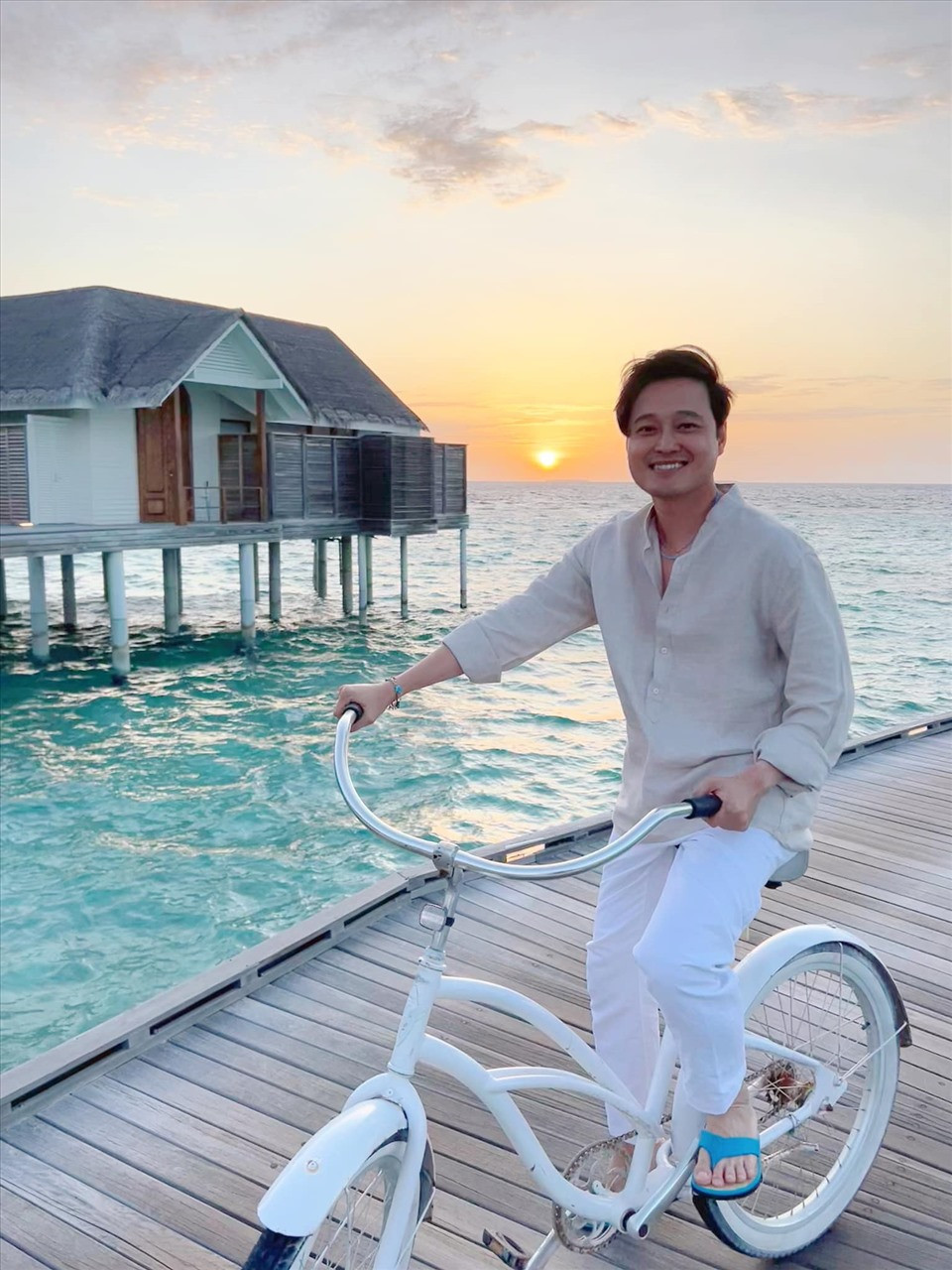 Nam ca sĩ Vbiz được đồn đoán là con của ông trùm điện máy gia thế bí ẩn nhất showbiz, tiêu tiền tỷ du lịch - ảnh 3