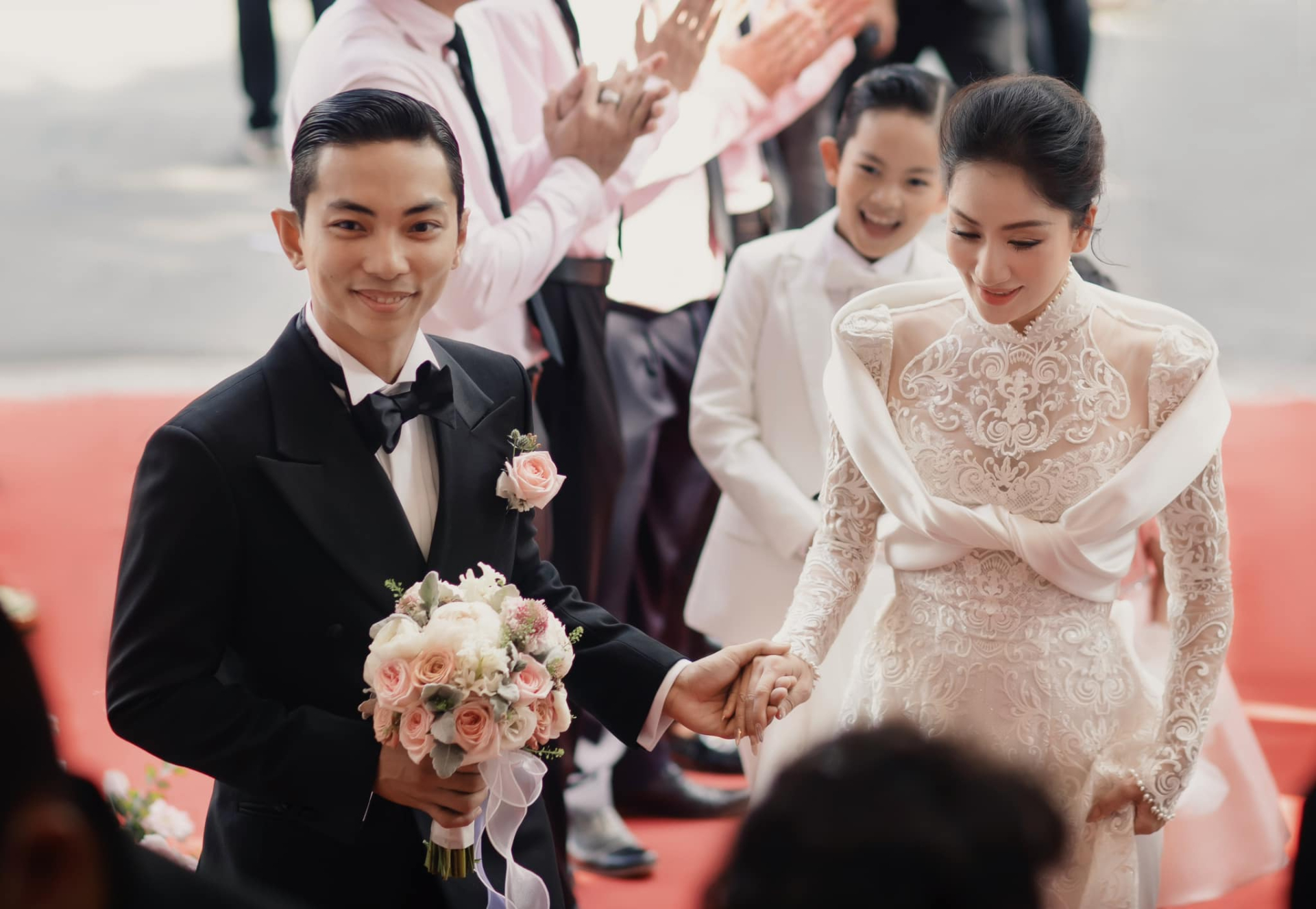 Khánh Thi - Phan Hiển chia sẻ lại ảnh đính hôn sau hơn 1 năm kết hôn, tiếp tục làm đám cưới? - ảnh 4