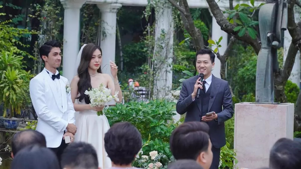 MC Trần Ngọc dẫn trong đám cưới Á hậu Phương Nga và diễn viên Bình An