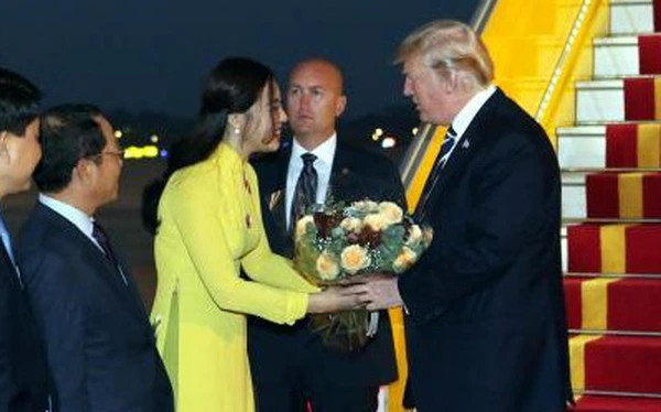 Hà My người từng có vinh dự tặng hoa cho Tổng thống Donald Trump.