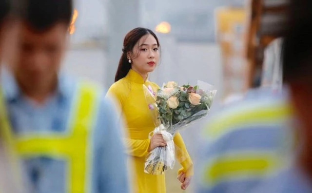 Gái Việt tặng hoa cho Tổng thống Donald Trump khiến nhiều người tìm danh tính, nay thành CEO, lấy chồng triệu phú - ảnh 1