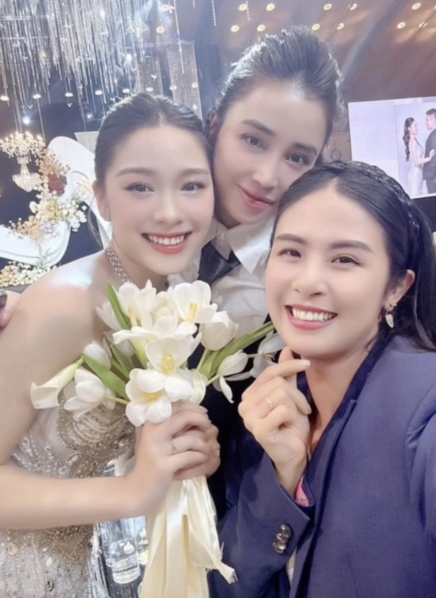 Hoa hậu Ngọc Hân tham sự đám cưới cô dâu từng được cầu hôn bằng 200 flycam