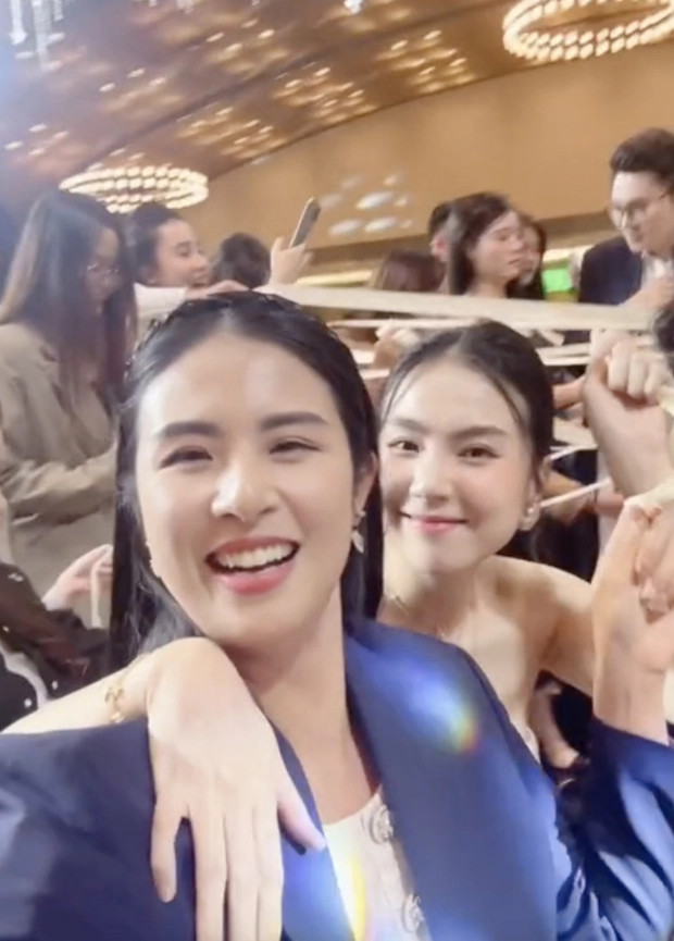 Hoa hậu Ngọc Hân và MC Mai Ngọc cùng nhau đi dự đám cưới cô dâu Hạnh Quyên
