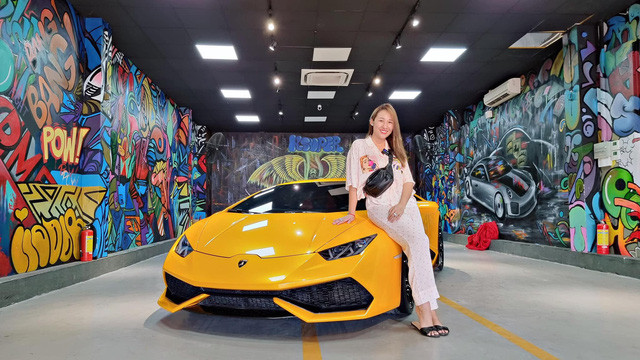 Nữ chủ nhân của chiếc Lamborghini Huracan LP610-4 là chị Nguyễn Huỳnh Như, một doanh nhân có tiếng trong ngành mỹ phẩm.