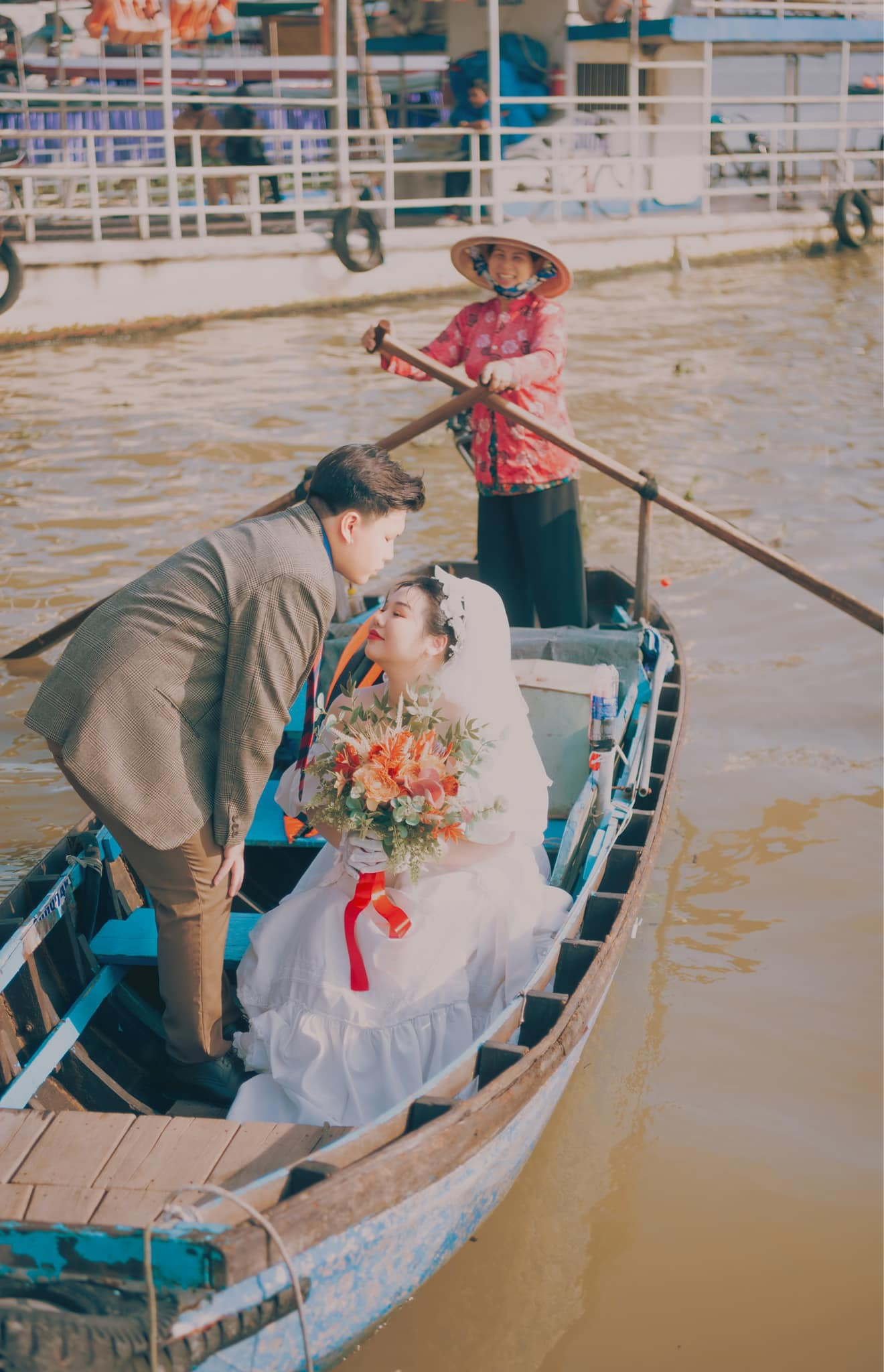 Chủ nhân loạt hit “triệu view” showbiz Việt bí mật tổ chức đám cưới ở tuổi 24, khán giả quá ngỡ ngàng - ảnh 4