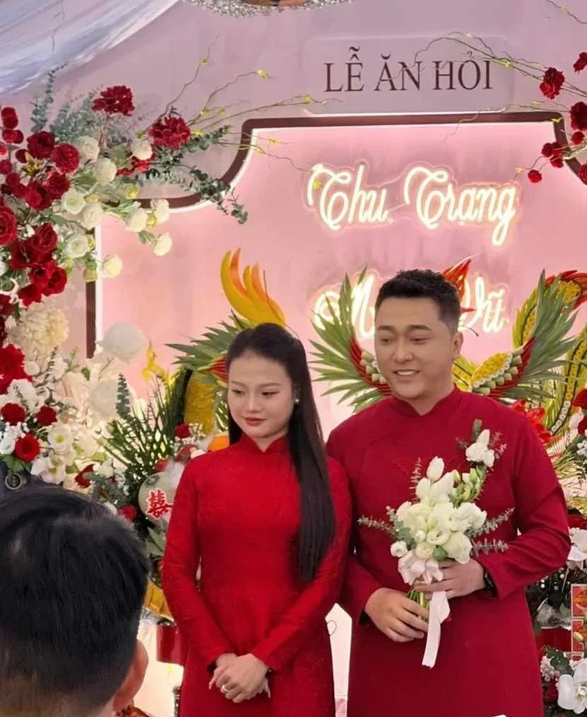 Yanbi và Thu Trang trong lễ ăn hỏi vào ngày 20/12/2023.