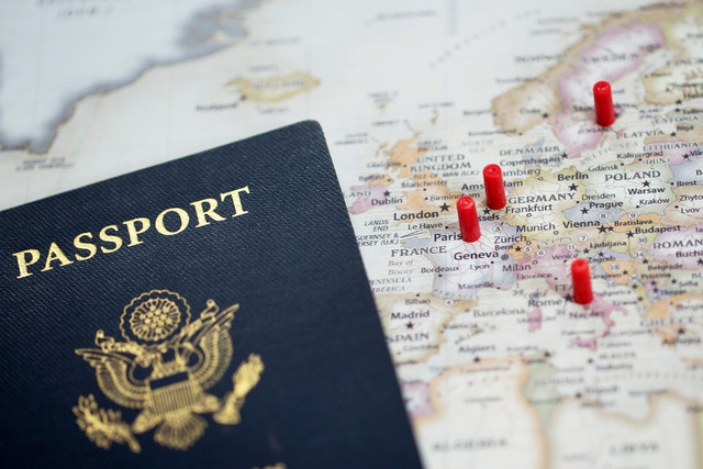 Năm 2024: Không cần xin Visa, hộ chiếu Việt Nam có thể đi được những nước nào? - ảnh 1