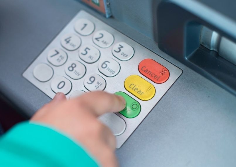 Cận Tết đi rút tiền hay bị ATM nuốt thẻ, tài khoản bị trừ nhưng không nhả tiền, làm ngay việc này giải quyết nhanh - ảnh 2