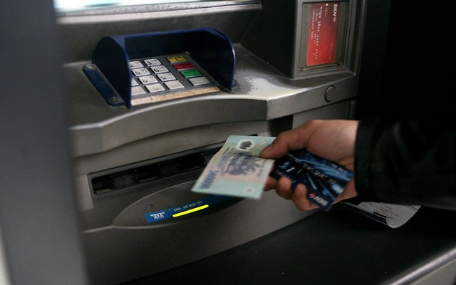 Cận Tết đi rút tiền hay bị ATM nuốt thẻ, tài khoản bị trừ nhưng không nhả tiền, làm ngay việc này giải quyết nhanh - ảnh 3