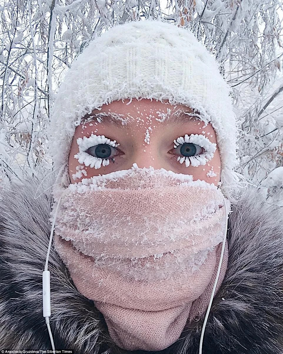 Khiếp sợ ngôi làng lạnh nhất thế giới chỉ 500 người sống: Đứng ngoài trời 5 phút là lông mi hay tóc bị đóng băng - ảnh 8