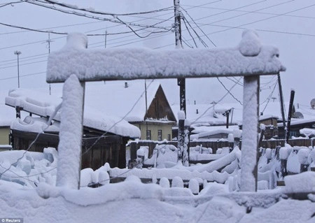 Khiếp sợ ngôi làng lạnh nhất thế giới chỉ 500 người sống: Đứng ngoài trời 5 phút là lông mi hay tóc bị đóng băng - ảnh 3