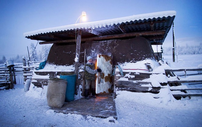 Khiếp sợ ngôi làng lạnh nhất thế giới chỉ 500 người sống: Đứng ngoài trời 5 phút là lông mi hay tóc bị đóng băng - ảnh 5