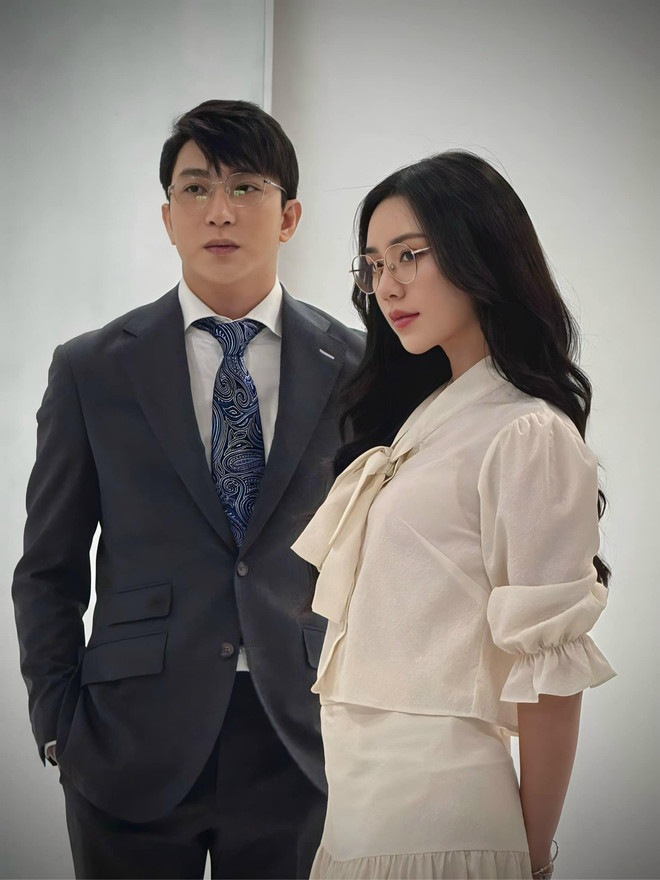 Quỳnh Kool và B Trần được nhận xét là cực kỳ đẹp đôi trong bộ phim 'Chúng Ta Của 8 Năm Sau'.