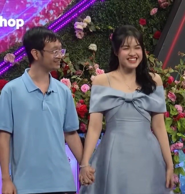 Sau cuộc trò chuyện trực tiếp, Hòa và Yến đều bấm nút chọn, chính thức trở thành một cặp tại chương trình 'Bạn muốn hẹn hò'.