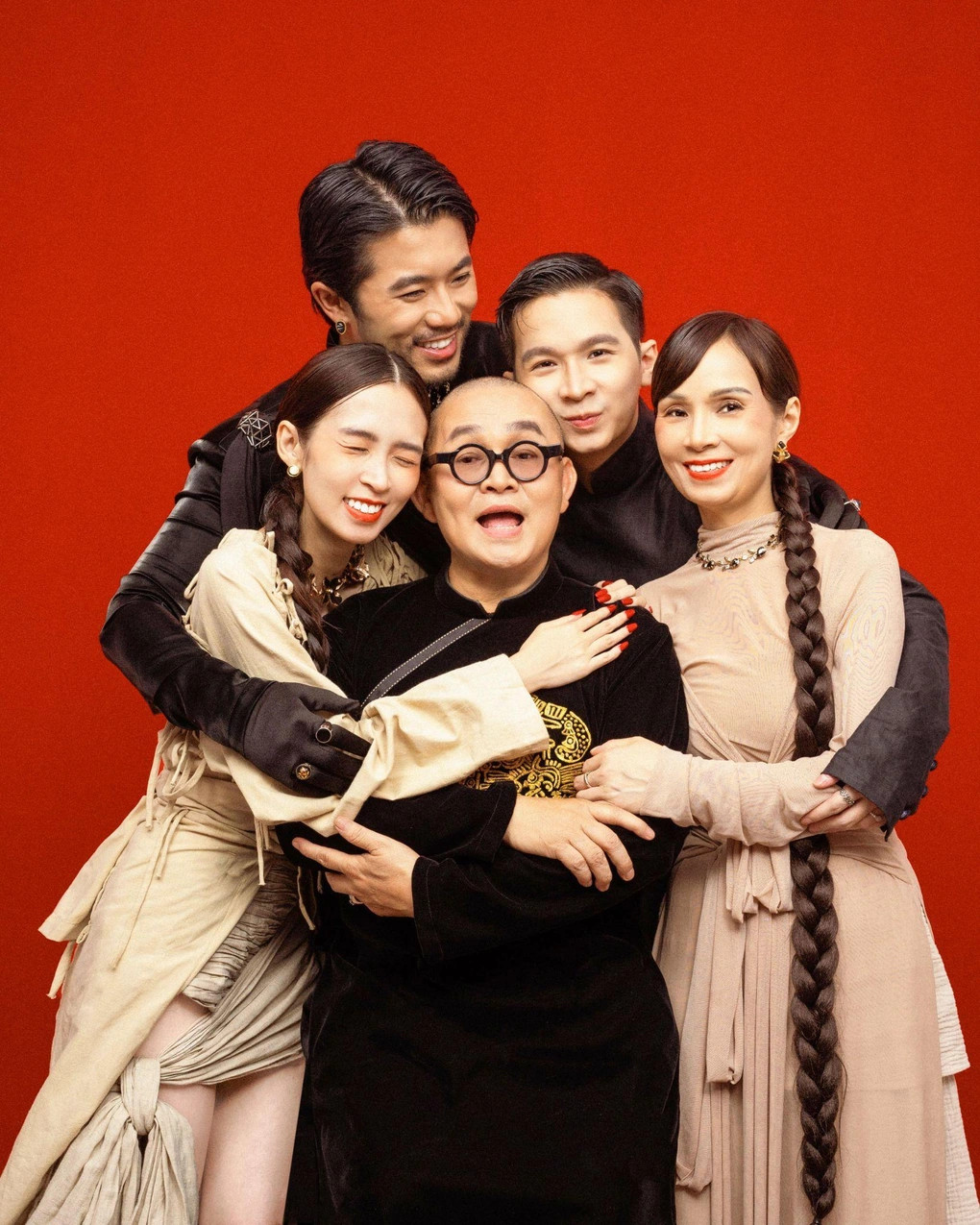 Nghệ sĩ Xuân Hinh đã chia sẻ loạt ảnh chụp bên gia đình, vợ con