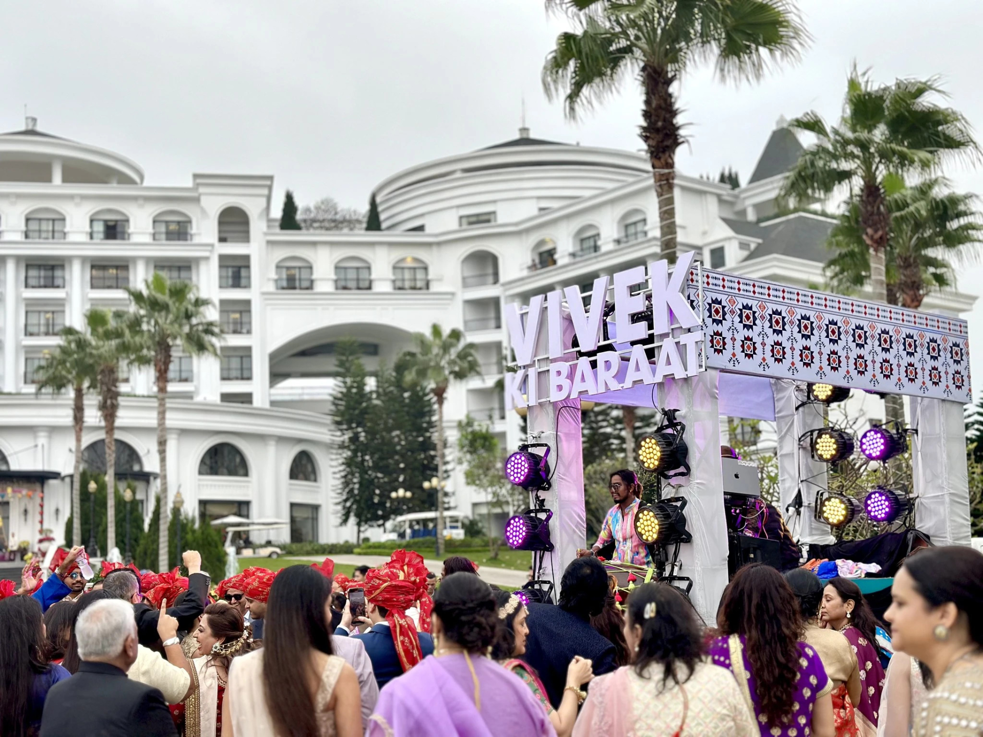 Tỷ phú Ấn Độ tổ chức đám cưới “khủng” tại vịnh Hạ Long: Tiệc 3 ngày 3 đêm, khách mời thuộc giới siêu giàu - ảnh 5