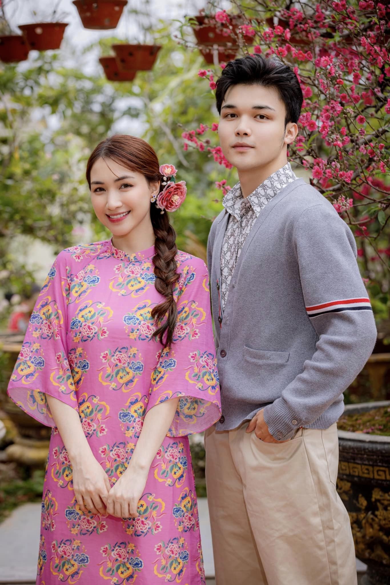Hòa Minzy và em út Nguyễn Văn Hùng, sinh năm 2000, cao ráo, điển trai như người mẫu.