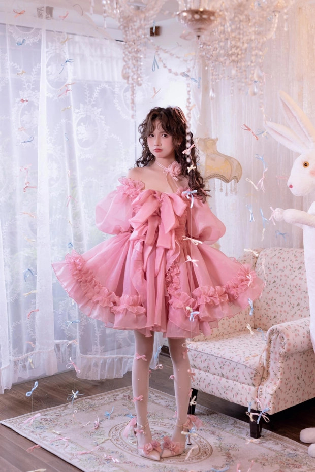 Cô nàng Pun nổi tiếng với niềm đam mê váy Lolita bồng bềnh kiểu công chúa