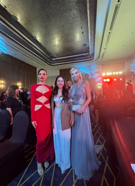 Miss World 2018 - Phạm Kim Dung - Miss World 2021 (từ trái sang)