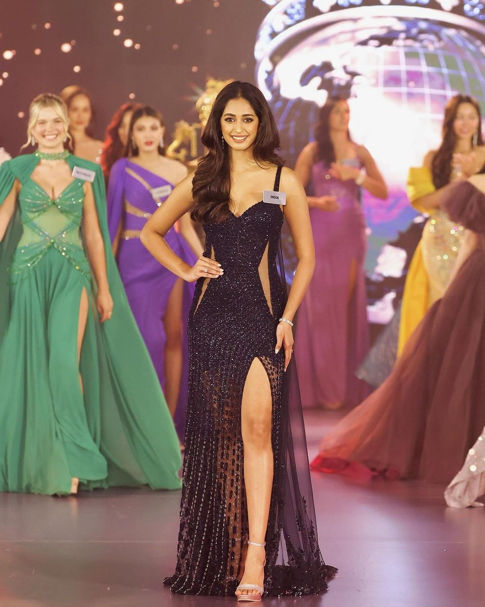 Mỹ nhân Ấn Độ diện trên người trang phục Galaxy Blue Nave 'áp đảo' dàn thí sinh châu Á - châu Đại dương tại Miss World 2023