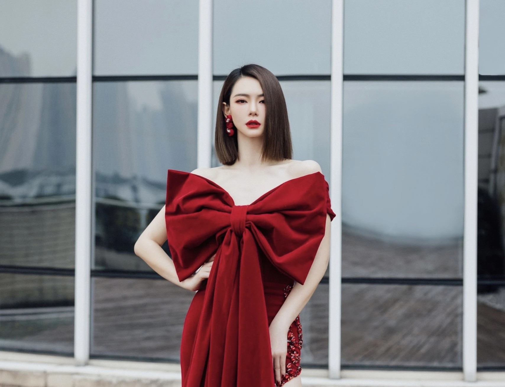 Hoa hậu 1m86 của Việt Nam sải bước sàn catwalk, nhan sắc khí chất được so sánh với ngôi sao hàng đầu Trung Quốc - ảnh 6