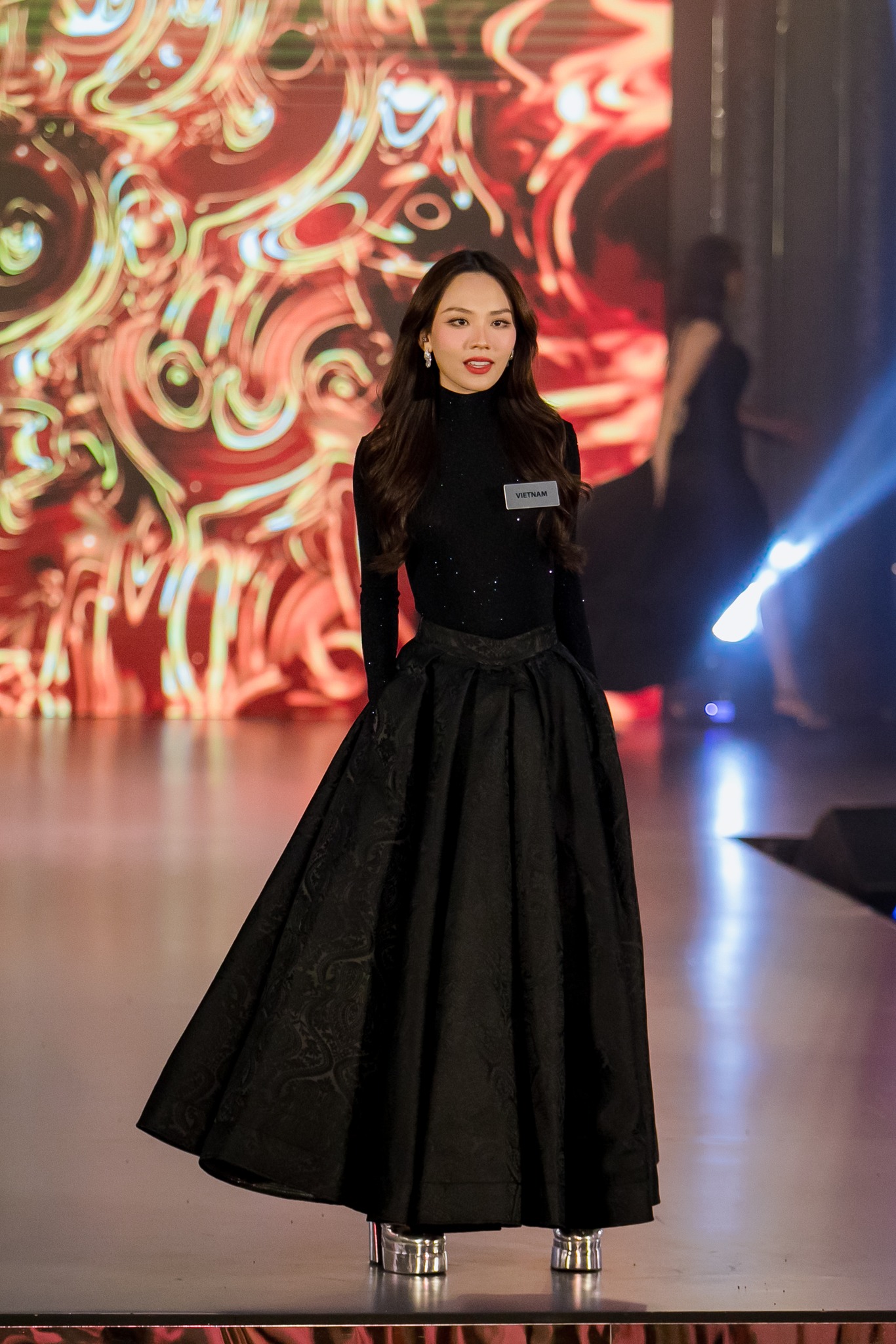 Mai Phương sẽ thi Chung kết Miss World vào ngày 9/3 lúc 21h (giờ Việt Nam)