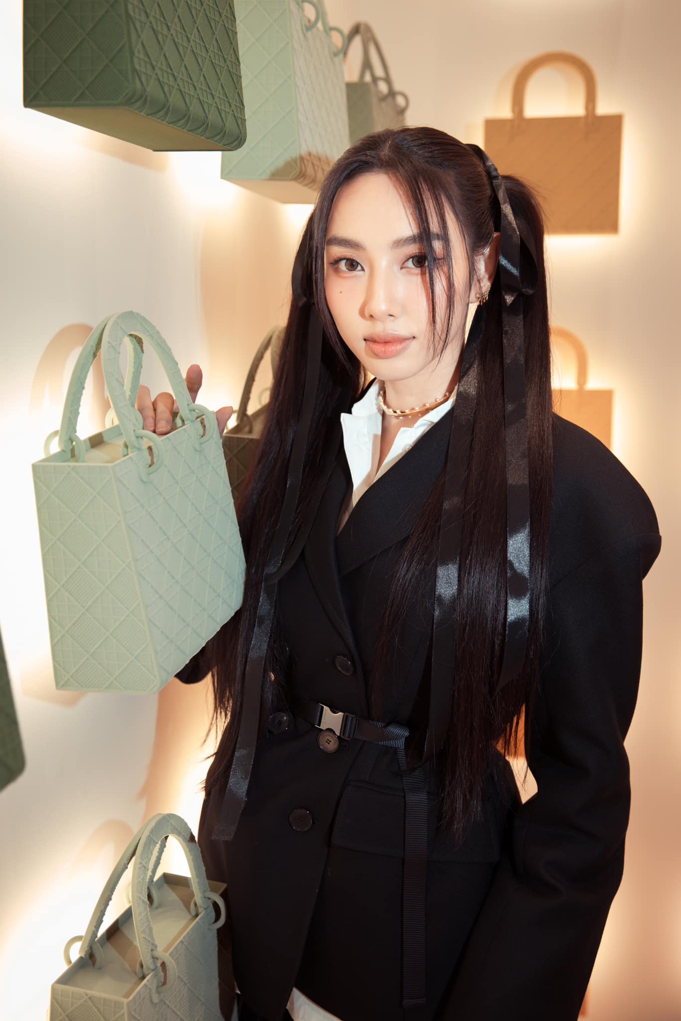 Hoa hậu Thùy Tiên “cưa sừng làm nghé” khoe nhan sắc ngày càng thăng hạng, netizen gọi tên Jisoo (BLACKPINK) vì quá giống - ảnh 6