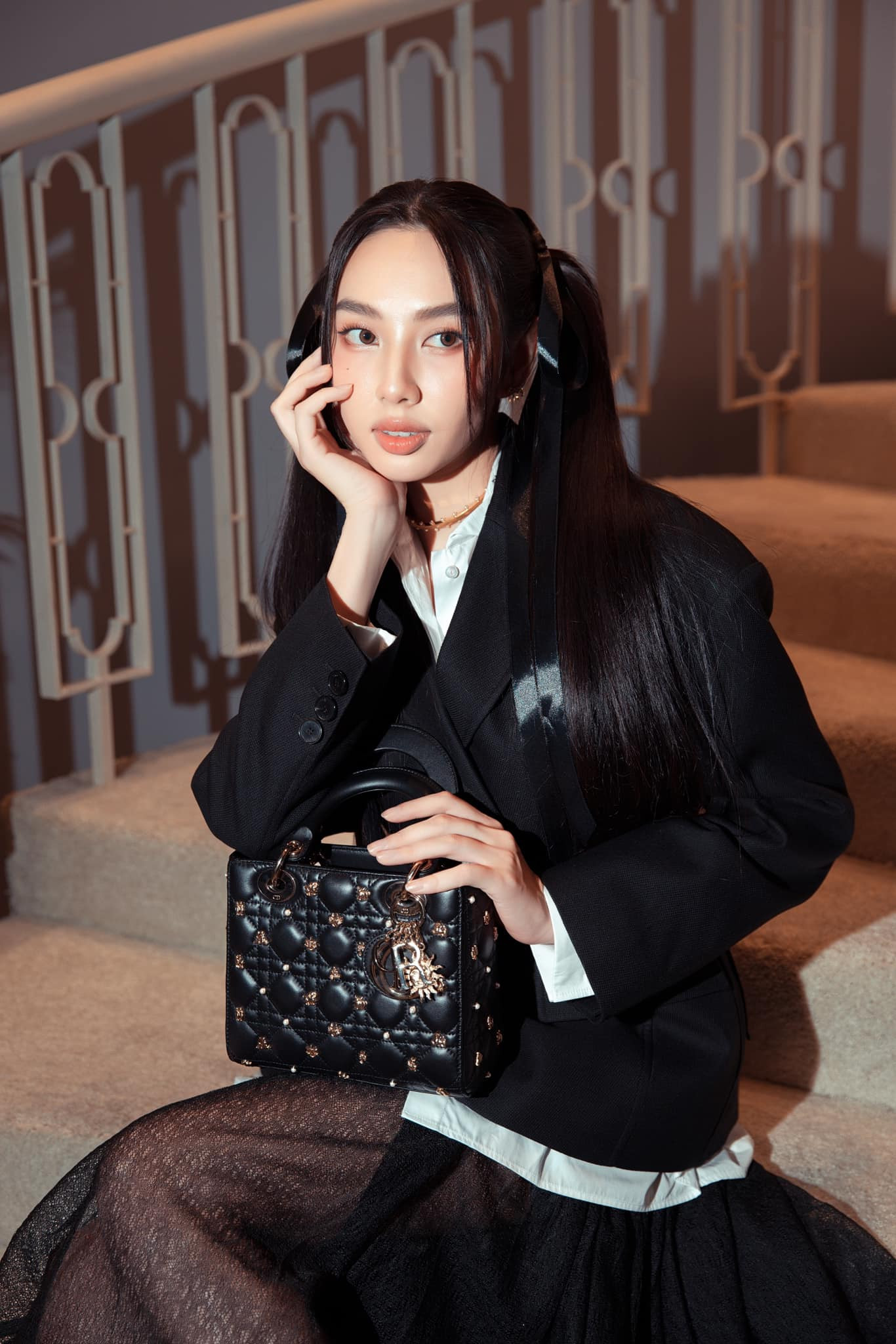 Hoa hậu Thùy Tiên “cưa sừng làm nghé” khoe nhan sắc ngày càng thăng hạng, netizen gọi tên Jisoo (BLACKPINK) vì quá giống - ảnh 3