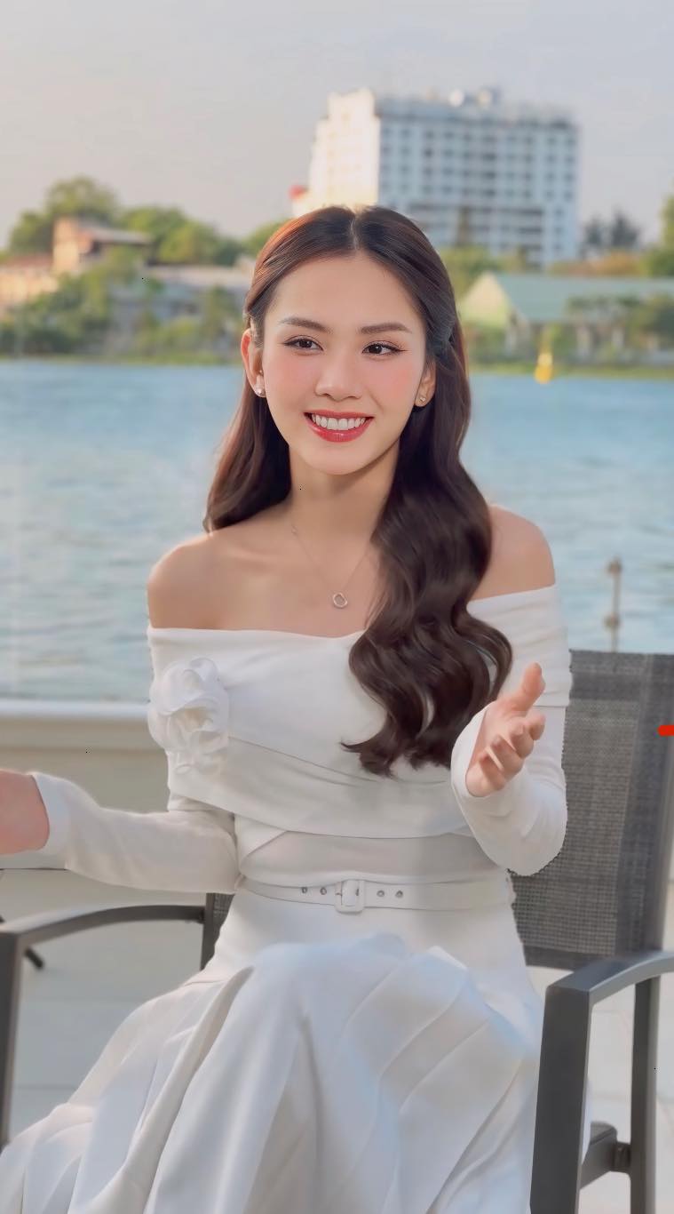 Hoa hậu Mai Phương trả lời báo chí hậu về nước sau cuộc thi Hoa hậu Thế Giới lần thứ 71