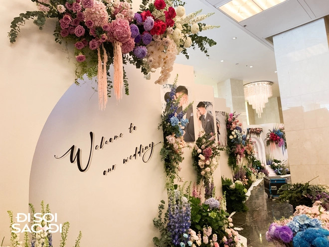 Hé lộ không gian đám cưới Quang Hải tại khách sạn 5 sao, dùng 10.000 bông hoa tươi trang trí - ảnh 4