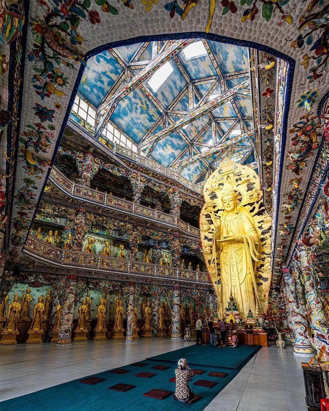 Ngôi chùa lập nhiều kỷ lục nhất Việt Nam sở hữu bức tượng làm từ hoa bất tử khiến nước bạn trầm trồ - ảnh 2