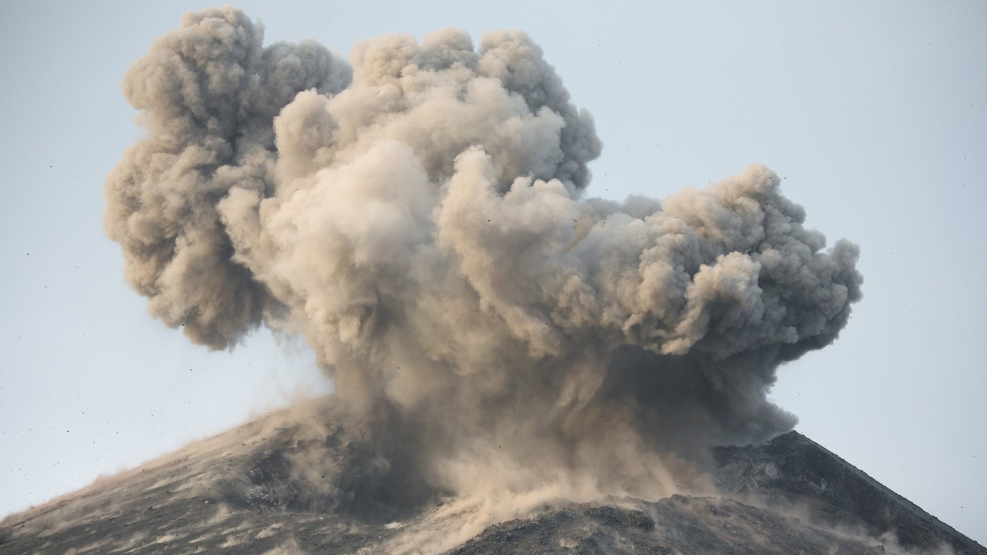 Núi lửa Krakatoa phun trào khiến nhiều người thương vong