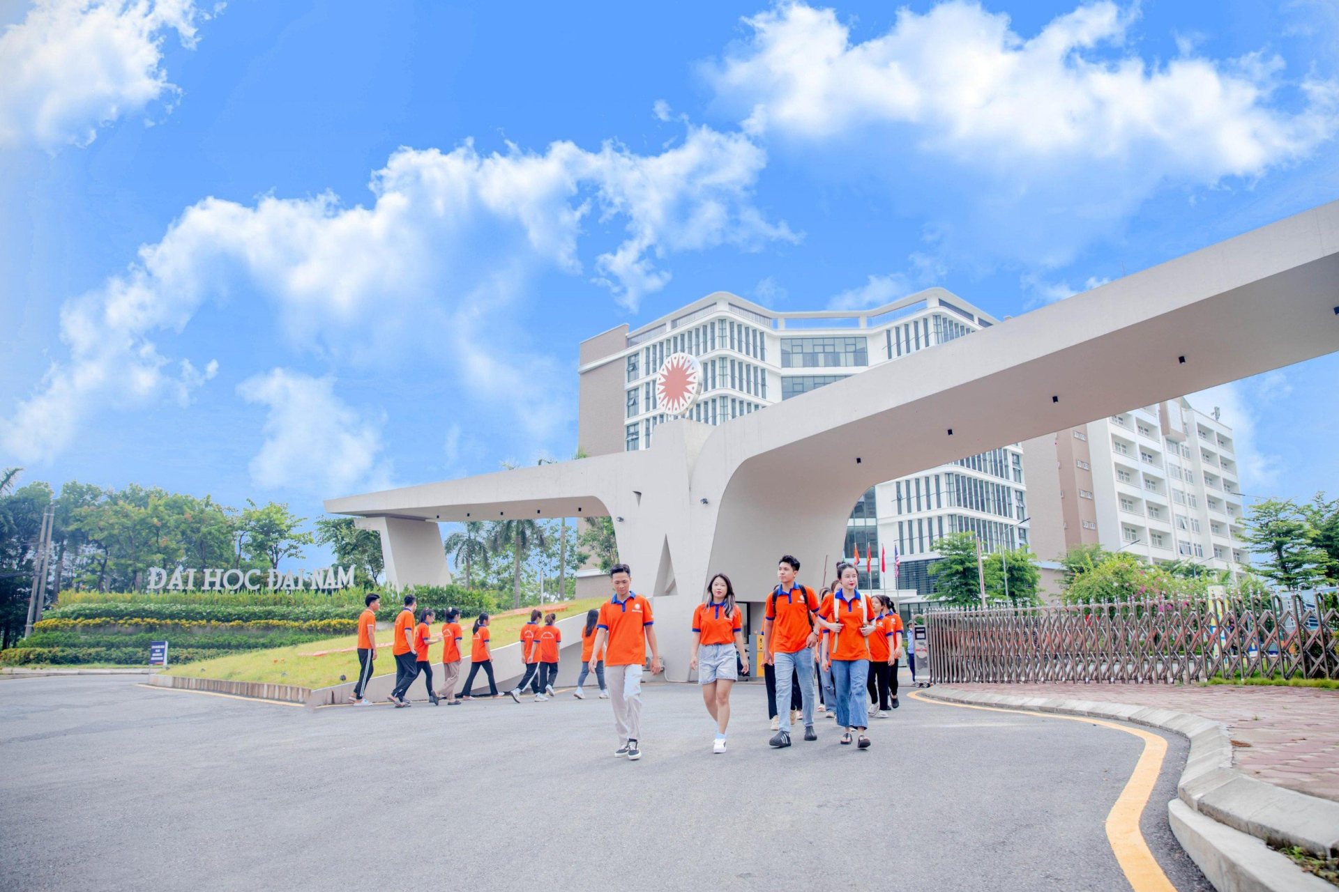 Một trường đại học của Việt Nam “chơi lớn” trao học bổng 55 tỷ đồng cho sinh viên, điều kiện gây tò mò - ảnh 1