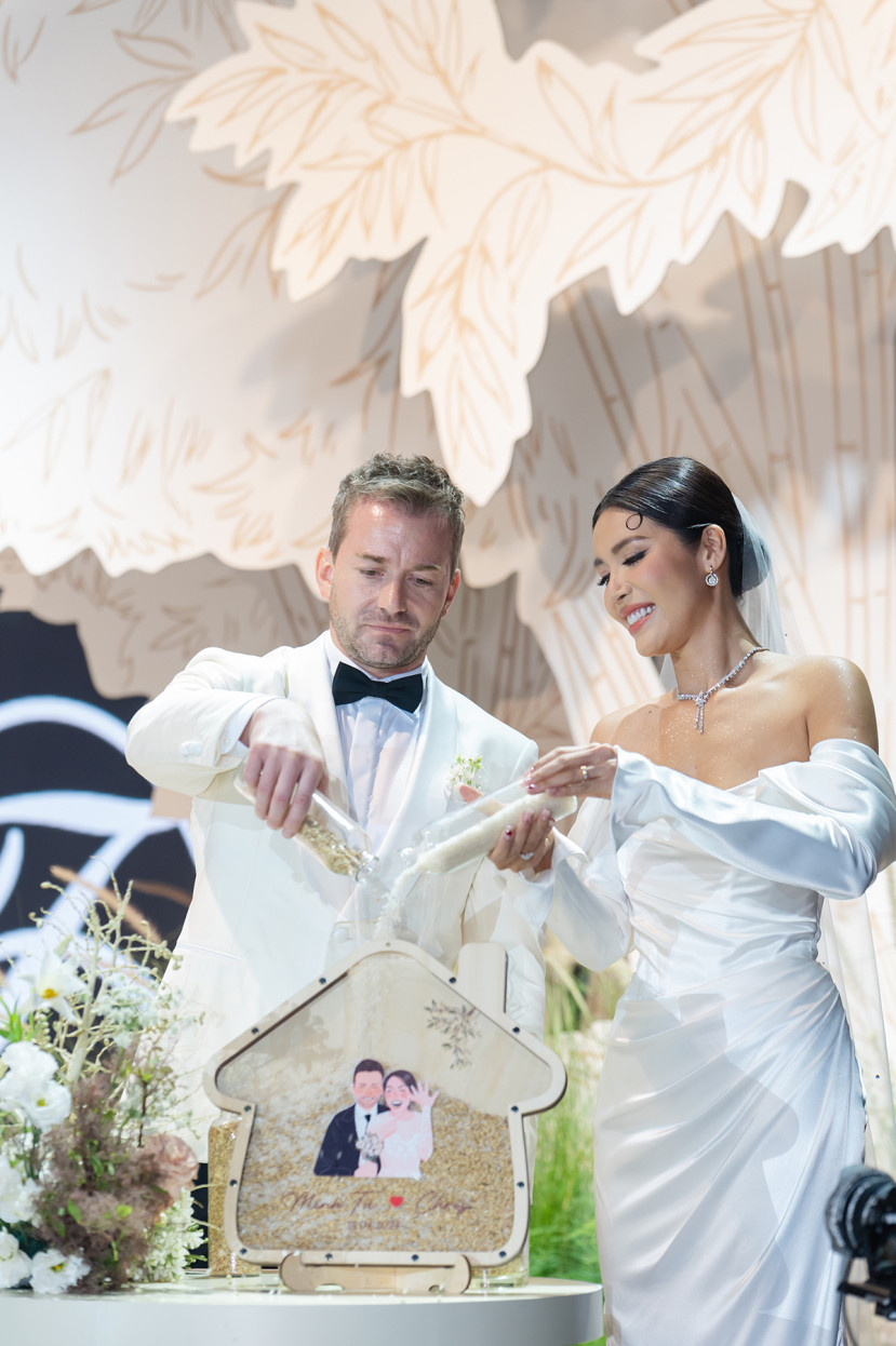 Minh Tú và Chris đã có một hôn lễ trọn vẹn và đầy cảm xúc để đánh dấu chặng đường mới sau 13 năm quen biết.