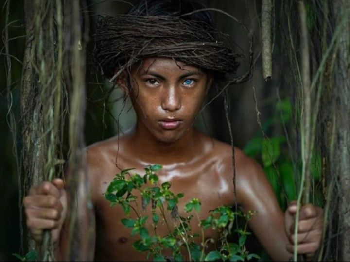 Một bộ lạc ở Châu Á sở hữu đôi mắt màu xanh như người phương Tây, có người mỗi mắt một màu khác nhau - ảnh 5