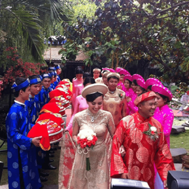 Á hậu Thiên Lý kết hôn cùng chồng đại gia Tony Toàn - tên đầy đủ là Nguyễn Quốc Toàn năm 2011