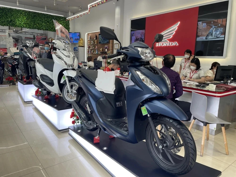 Honda Vision được xếp vào dòng xe tay ga bình dân có giá bán khởi điểm chỉ ở mức trên 30 triệu đồng tại Việt Nam