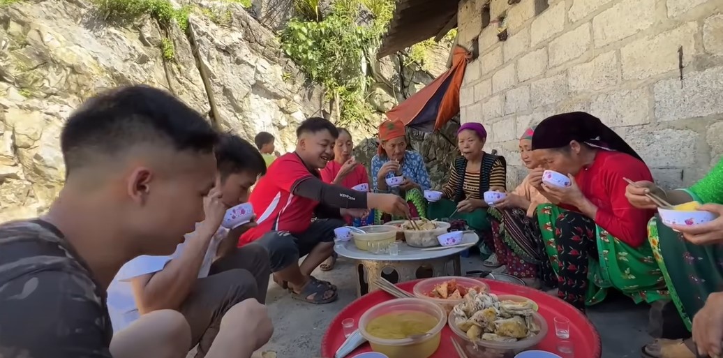 Người đàn ông nhiều vợ nhất Việt Nam: 7 bà vợ, 21 người con gây xôn xao Hà Giang - ảnh 3