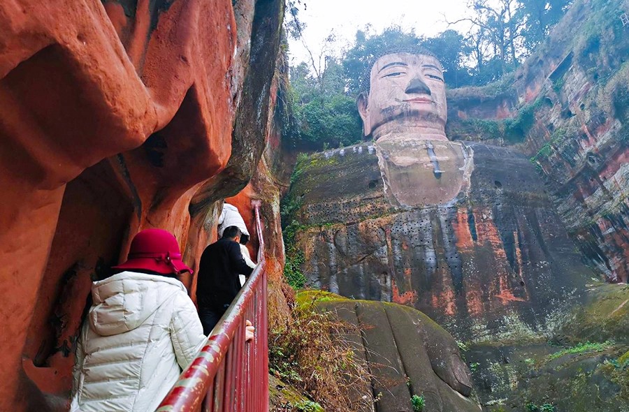 Ly kỳ tượng Phật bằng đá lớn nhất thế giới nằm ẩn trong núi từng 4 lần rơi nước mắt - ảnh 10