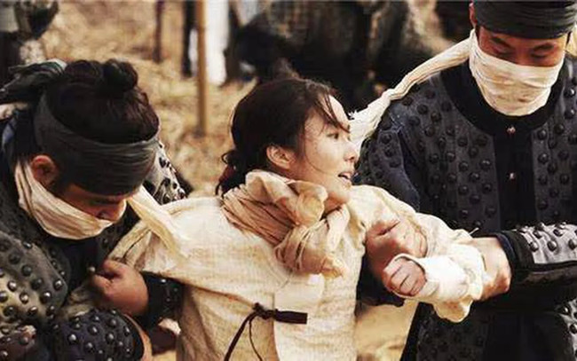 Người bị ép tuẫn táng đa phần không cam tâm tình nguyện, nhưng thân phận thấp bé, không thể đấu lại cường quyền