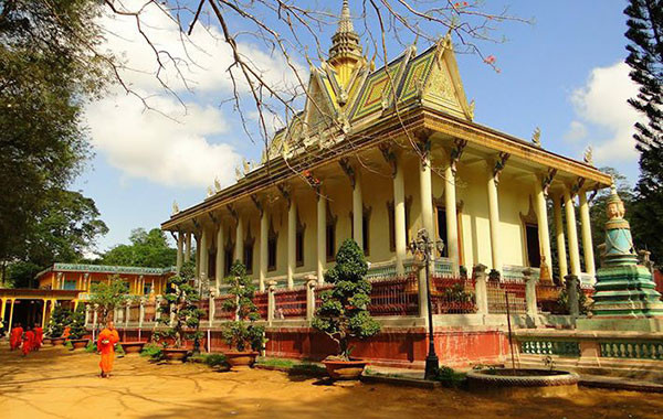Trà Vinh, huyện Châu Thành nổi tiếng chùa Hang