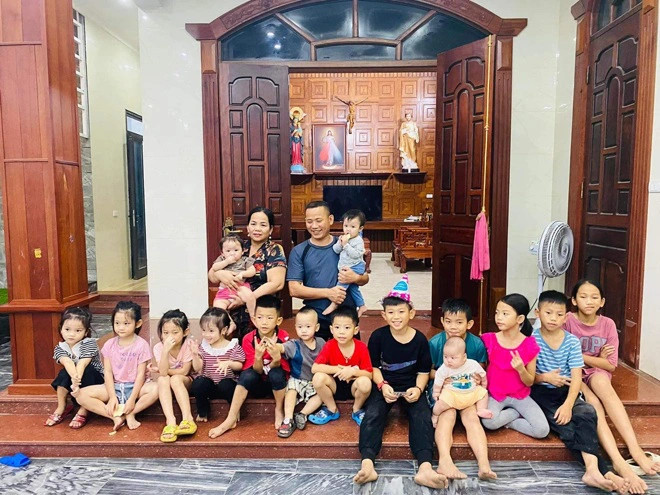 Hình ảnh gia đình đông con ở Nghệ An thu hút sự chú ý của dư luận