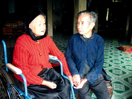 Bà Lò Thị Ương và ông Lò Văn Khiên ở huyện Trạm Tấu, tỉnh Yên Bái.