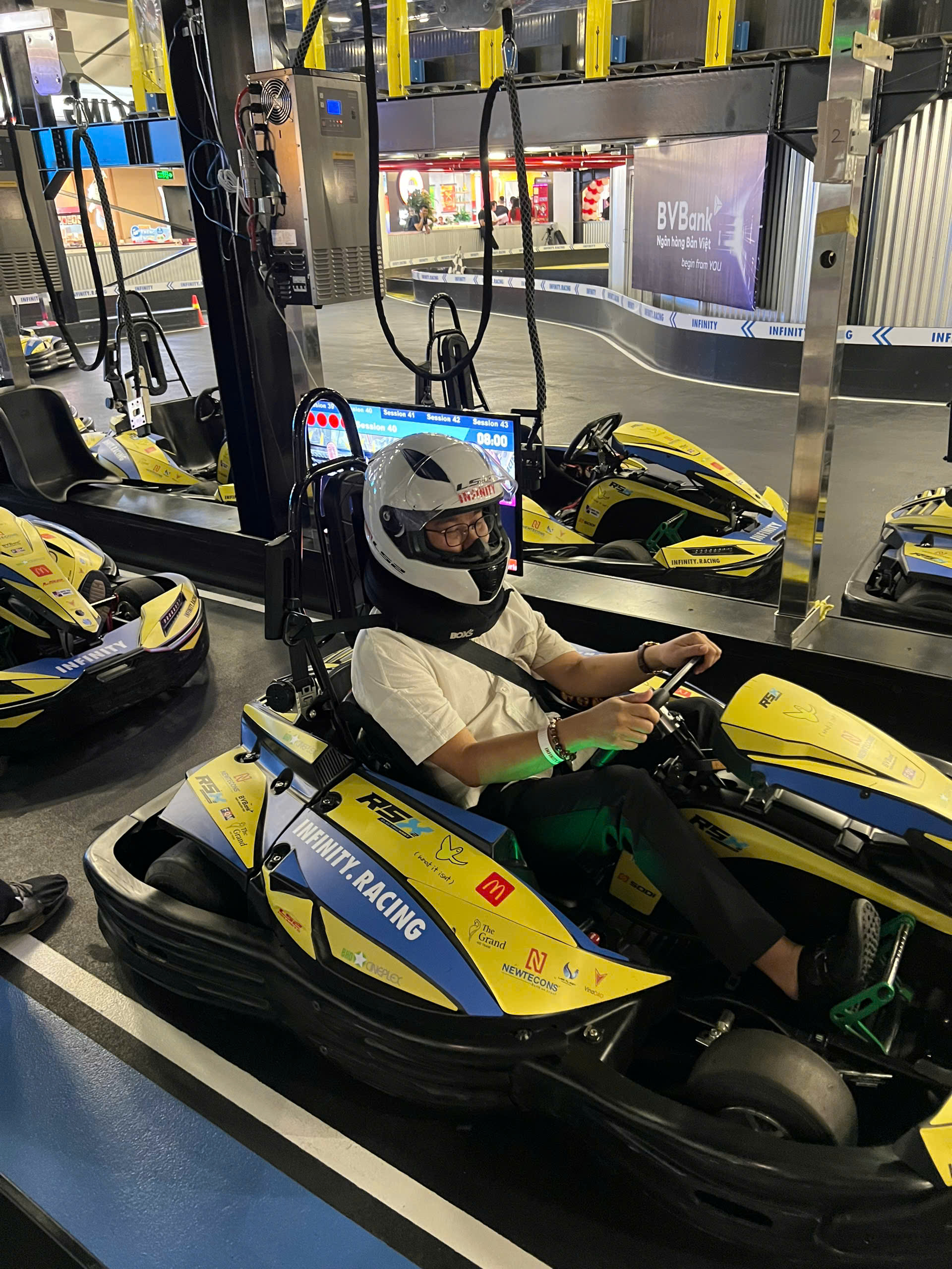 Lần đầu tiên tại Việt Nam xuất hiện đường đua Go-Kart đa tầng - ảnh 1