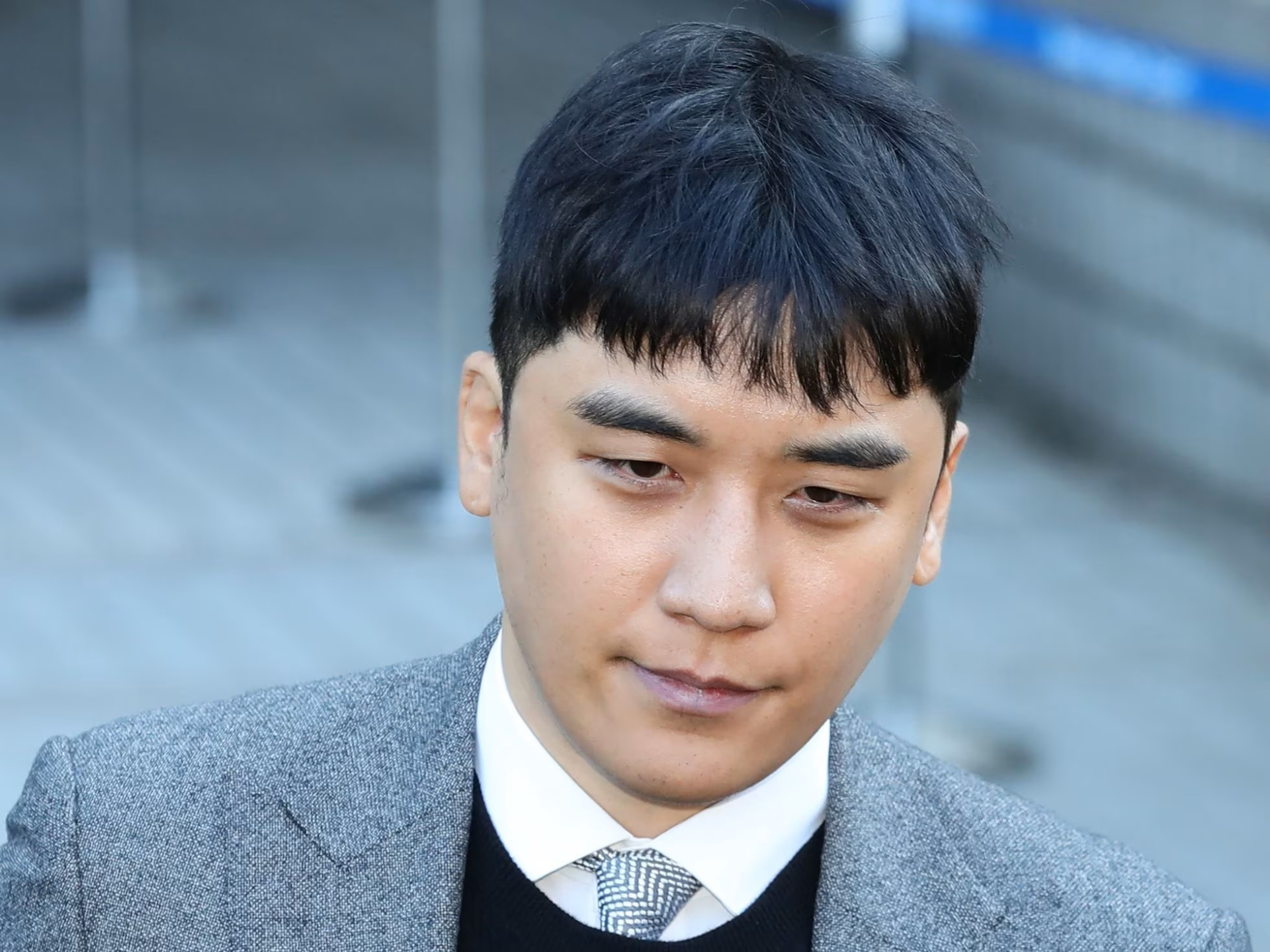 Seungri nhận 1 năm rưỡi tù giam vì 9 tội danh