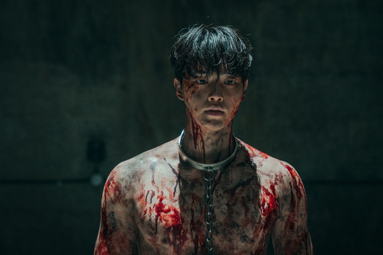 Xịt máu với màn trần truồng của Sang Kang trong ‘Sweet home 2', netizen khen ngợi: Mông đẹp quá - ảnh 1