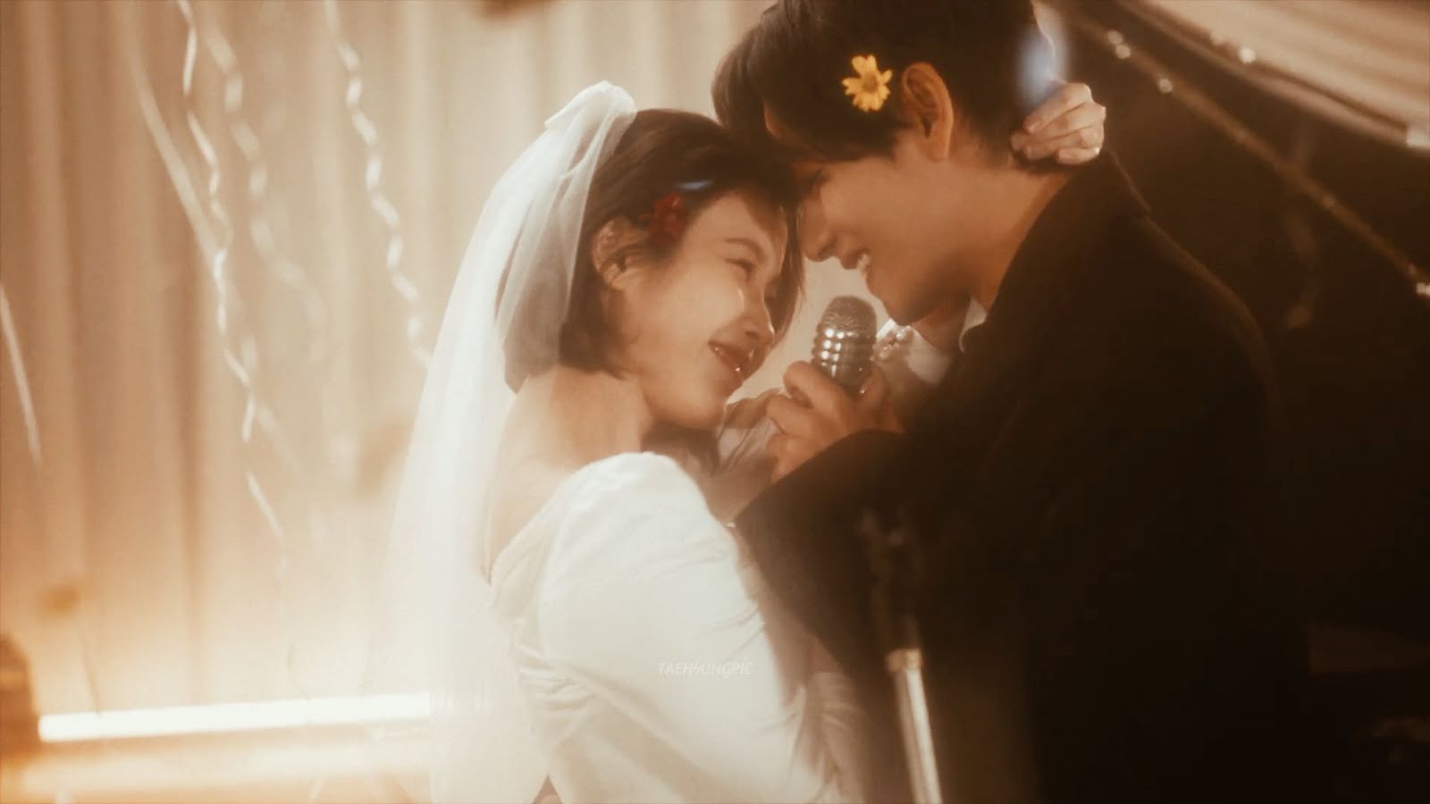 V (BTS) và IU gây sốc với loạt ảnh cưới cùng phản ứng hóa học điên cuồng trong MV “Love Wins All” - ảnh 3