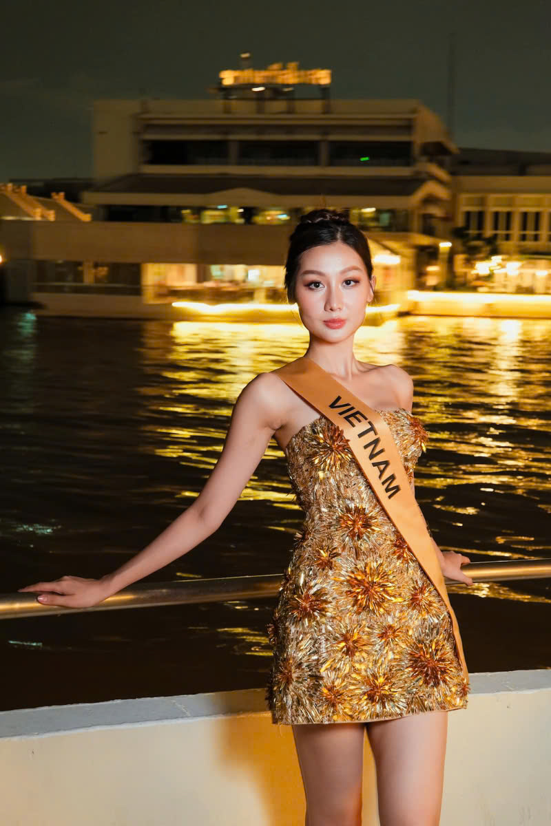 que-anh-lot-xac-voi-dien-mao-moi-ghi-diem-tai-hop-bao-miss-grand-international-2024